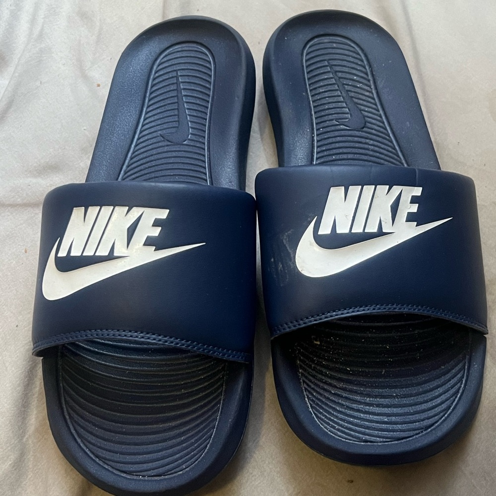 Nike Bennassi Slides